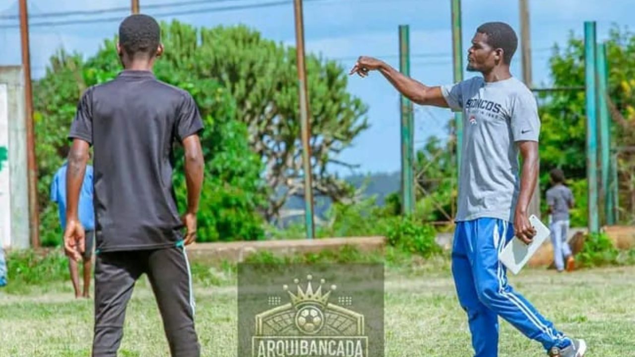 Capa - Machaze assume-se como o grande "viveiro" de talentos e exporta três promessas para a elite do futebol nacional