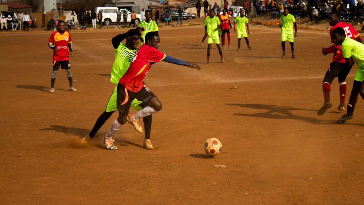 Capa - Machaze: Chivárue FC e MACUPE FC entram na zona de "Champions" em Chitobe