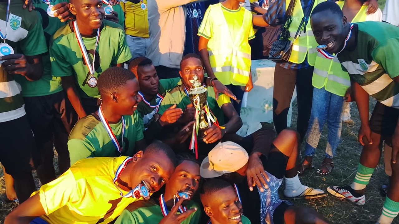 Capa - Nova Aliança faz reviravolta épica e conquista Supertaça do Vaz nos penáltis