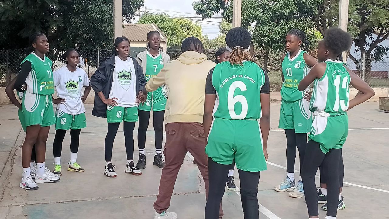 Capa - Basquetebol: ES Vila Nova e Liga de Chimoio disputam final do Campeonato Provincial em Manica