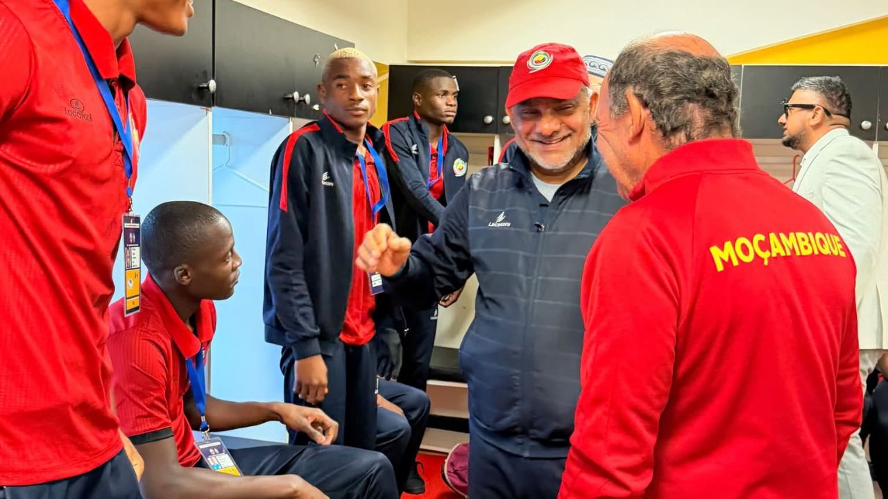 Capa - Feizal Sidat esteve com os Mambinhas antes da vitória sobre as Seychelles