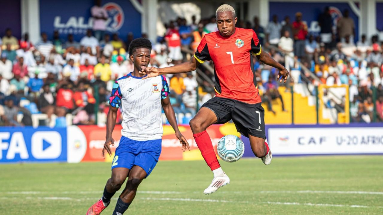 Capa - “Shaolin Soccer” em Moçambique? Foto de jogador dos Mambinhas no ar chama atenção após vitória sobre a Namíbia