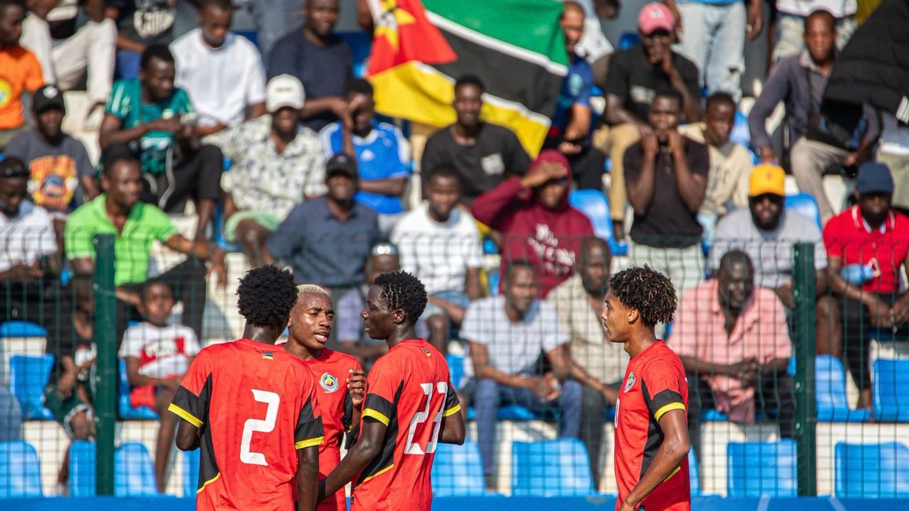 Capa - Mambinhas fazem história: Moçambique vence Namíbia por 3-0 e está na final da COSAFA