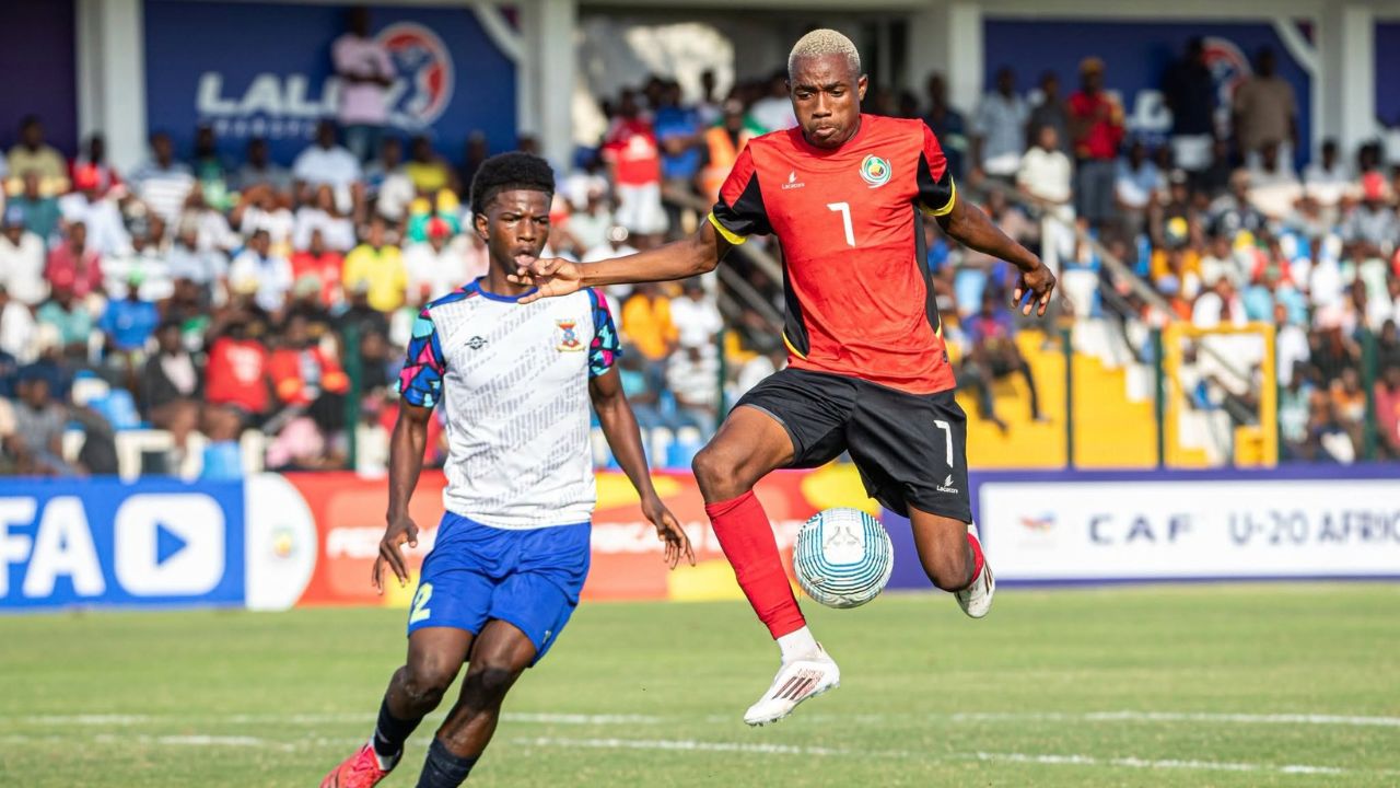 Capa - Moçambique pode ter o seu A7: Alírio Cuna, o camisola 7 que está a fazer os Mambinhas sonhar